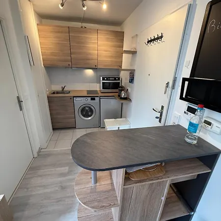 Quiet And Bright In Paris